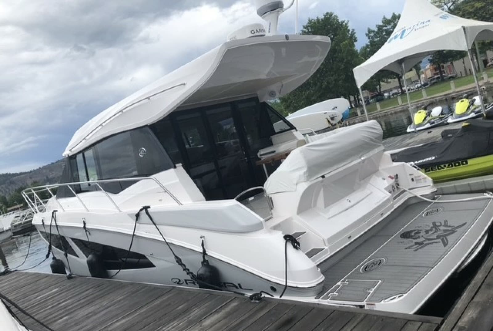2019 Regal 42 Grande Coupe