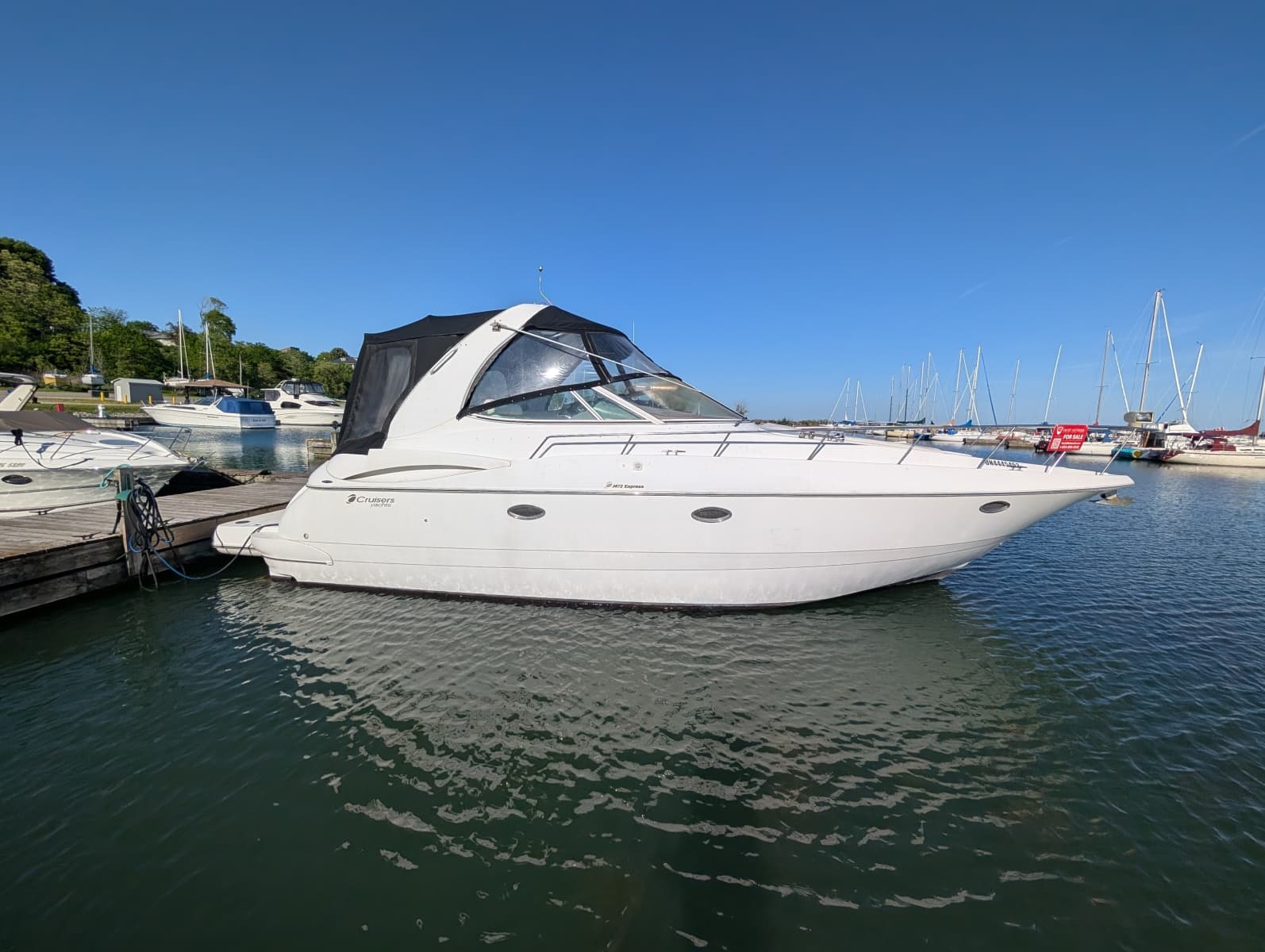 2002 Cruisers Yachts 3672