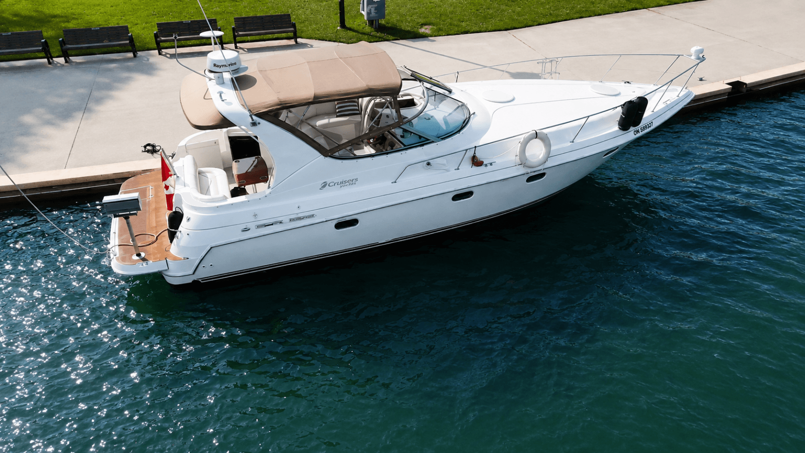 1998 Cruisers Yachts 3375