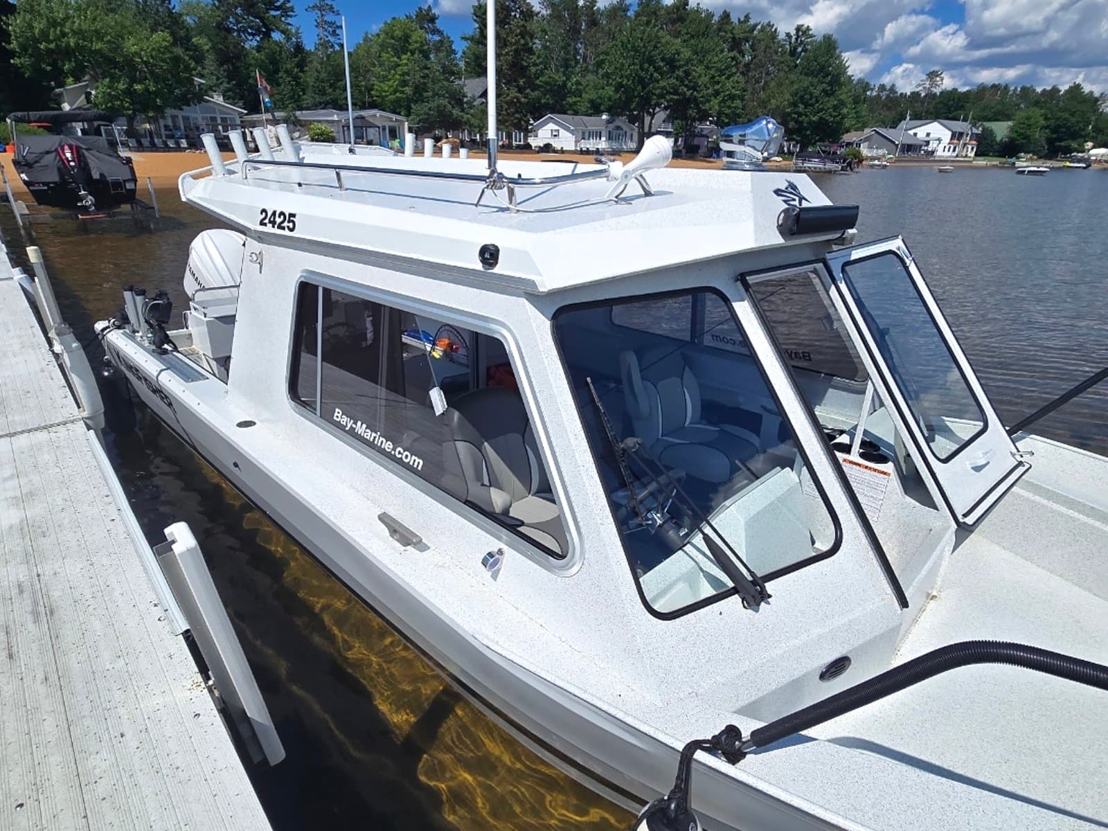 2024 KingFisher 2425 Escape HT