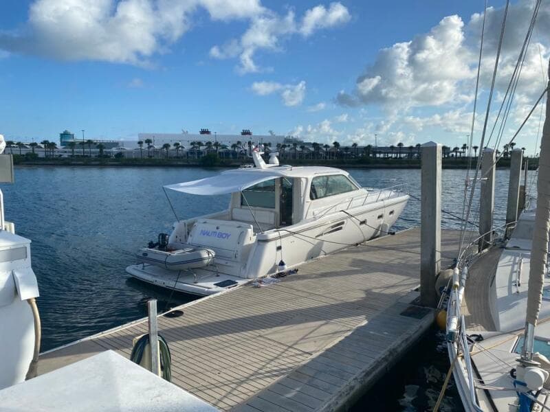 2004 Tiara Sport 5200 Sovran Salon