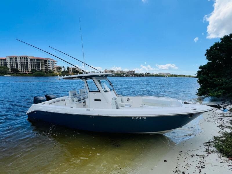 2012 Everglades 295 Center Console
