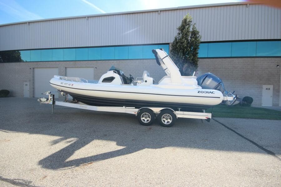 2024 Zodiac Medline 9 NEO & Custom Trailer