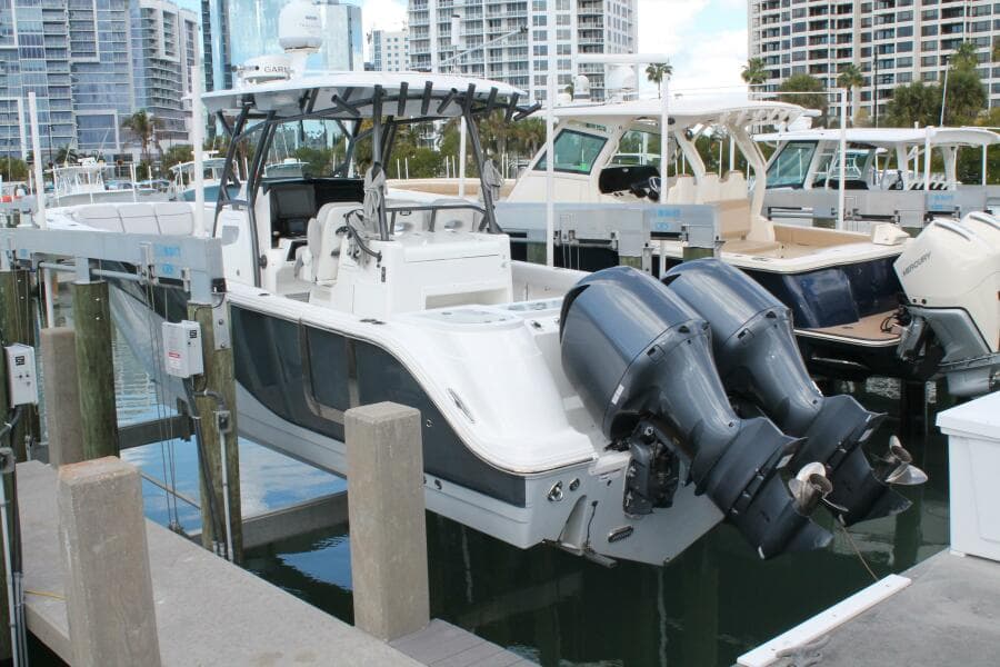2018 Sea Fox 328 Commander