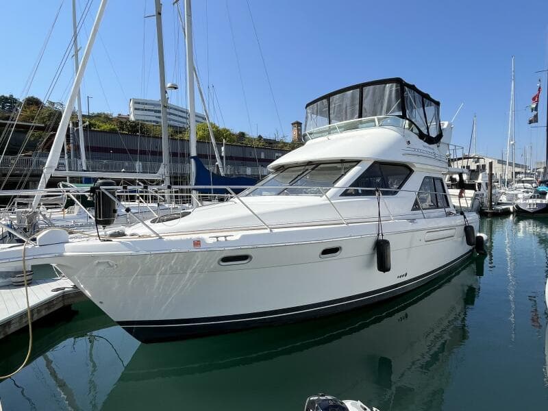 1996 Bayliner 3788 Command Bridge