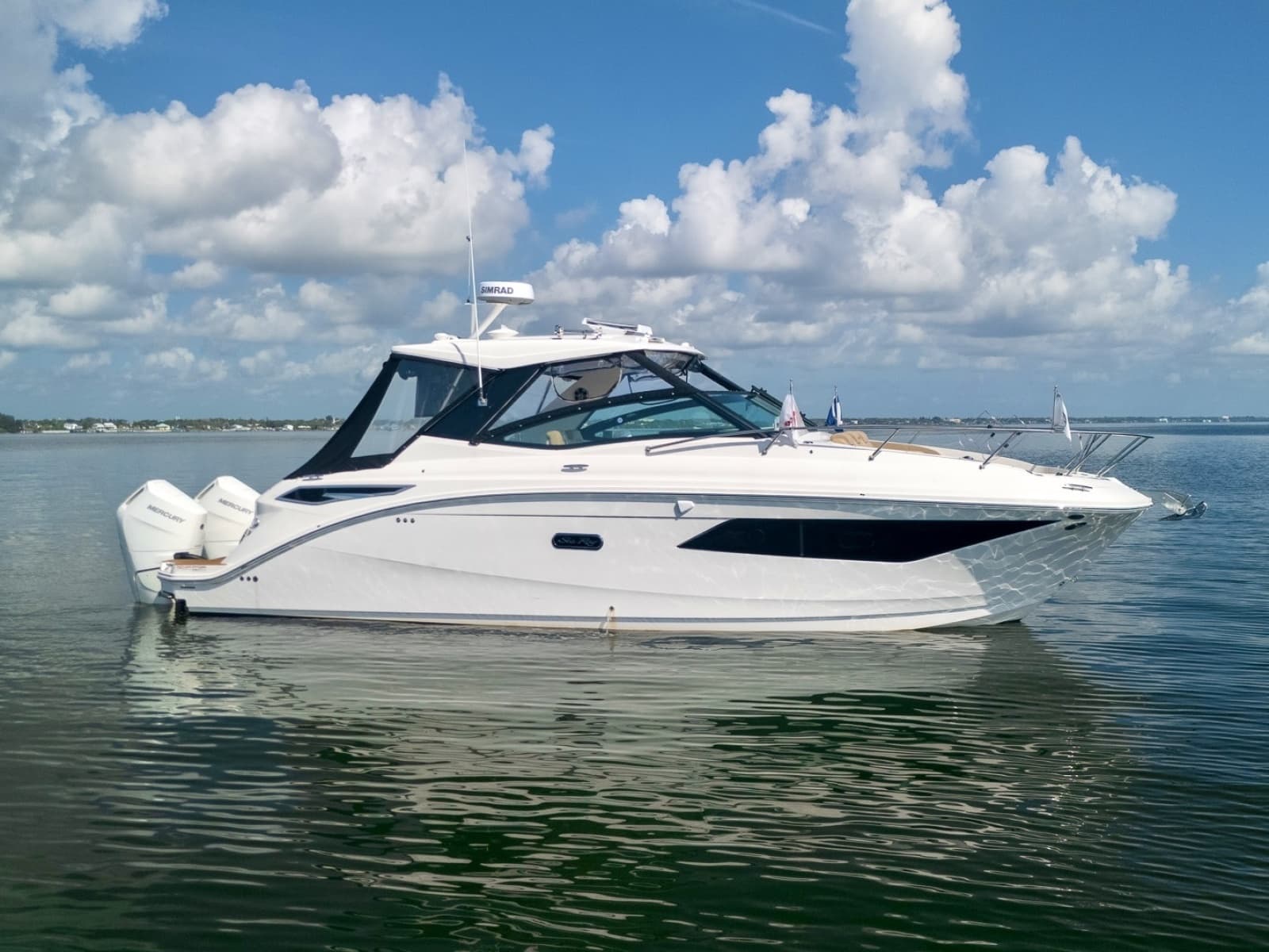 2025 Sea Ray 320 Sundancer