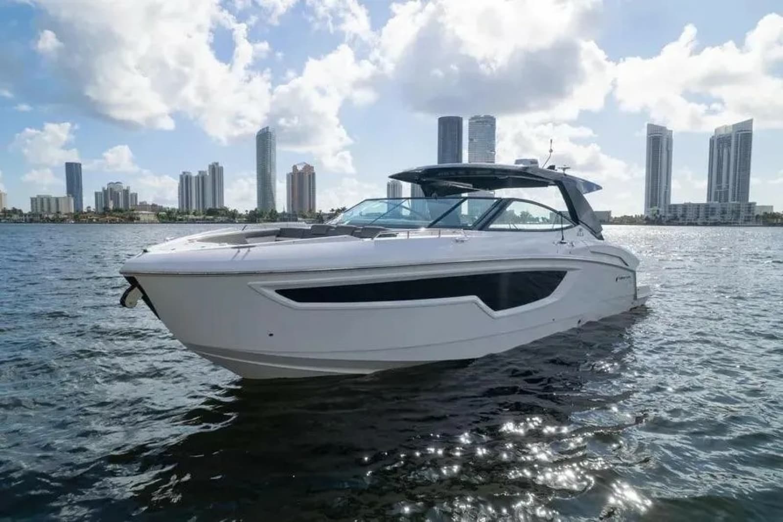 2021 Cruisers Yachts