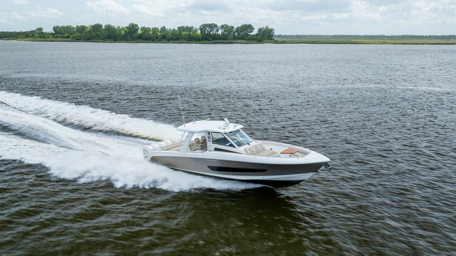 2017 Boston Whaler 420 Outrage