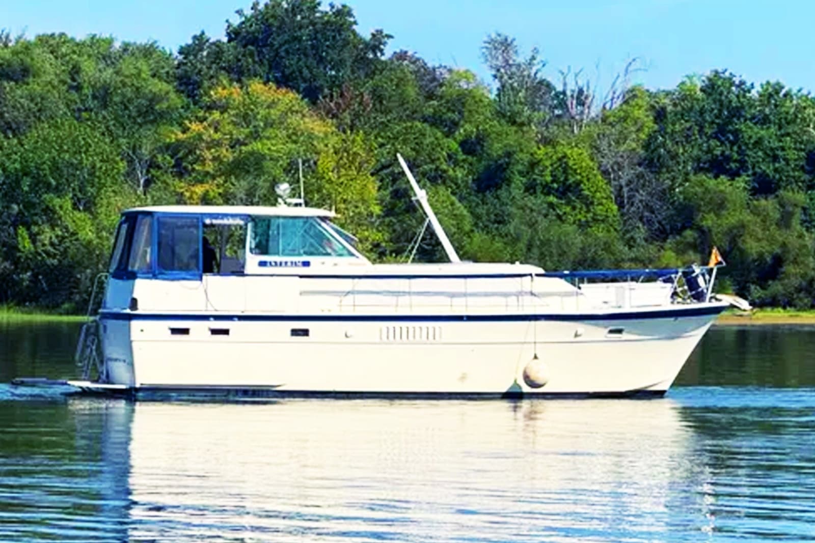 1973 Hatteras Double Cabin