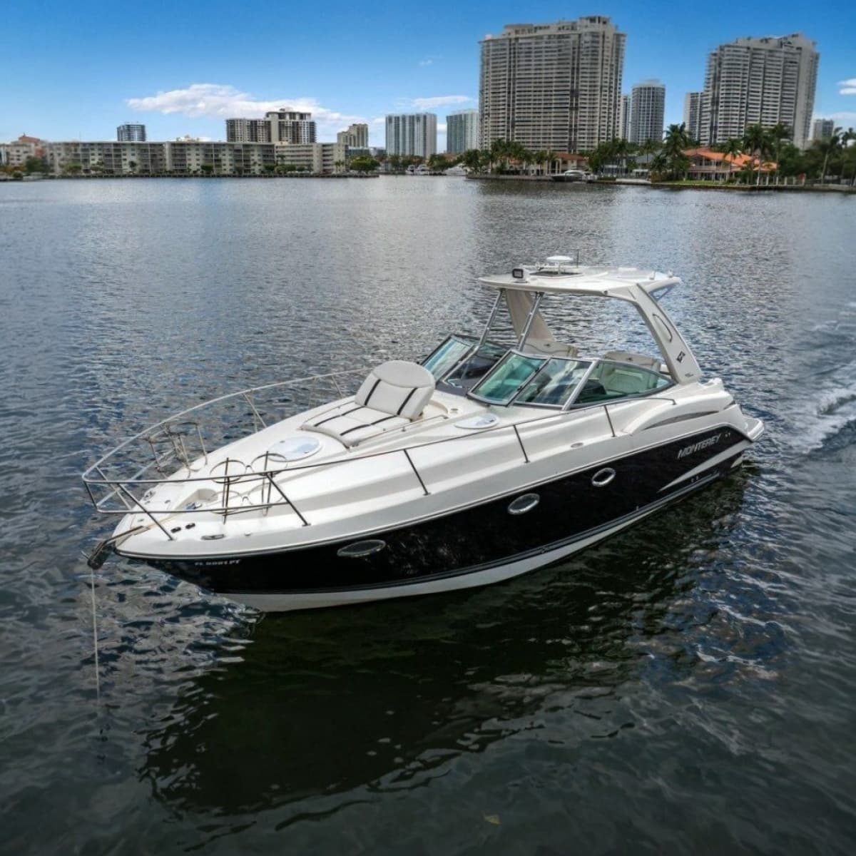 2014 Monterey 320 Sport Yacht