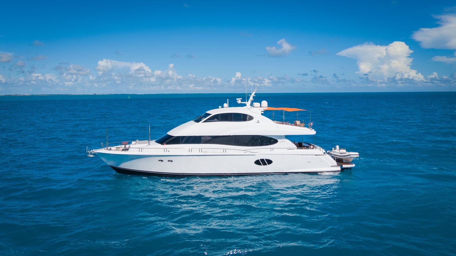 2006 Lazzara Yachts Skylounge