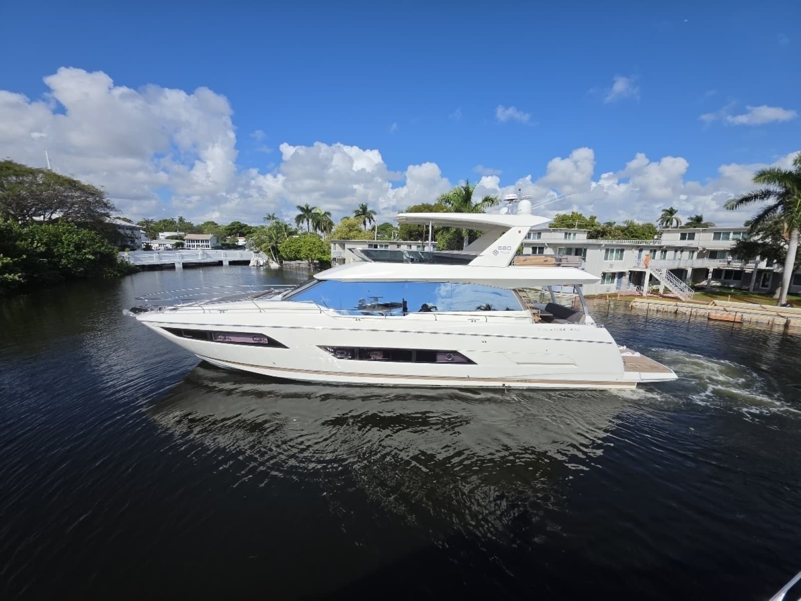 2018 Prestige 680 Flybridge