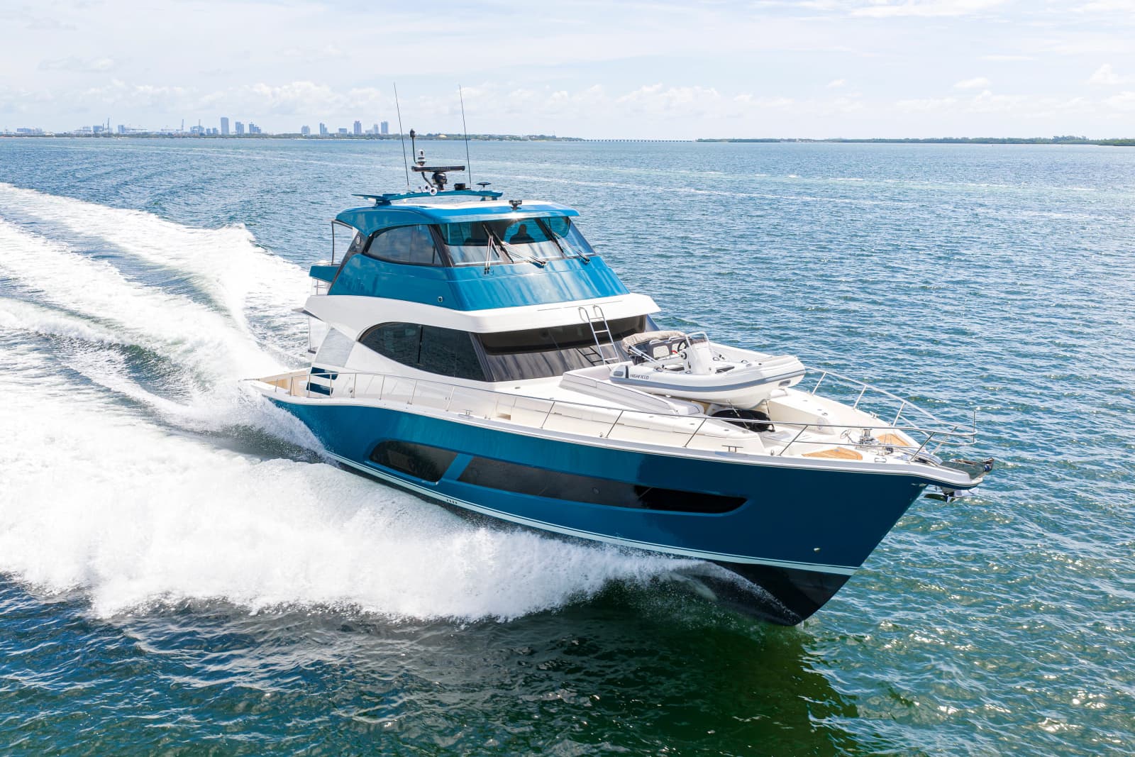 2025 Riviera 72 Sports Motor Yacht