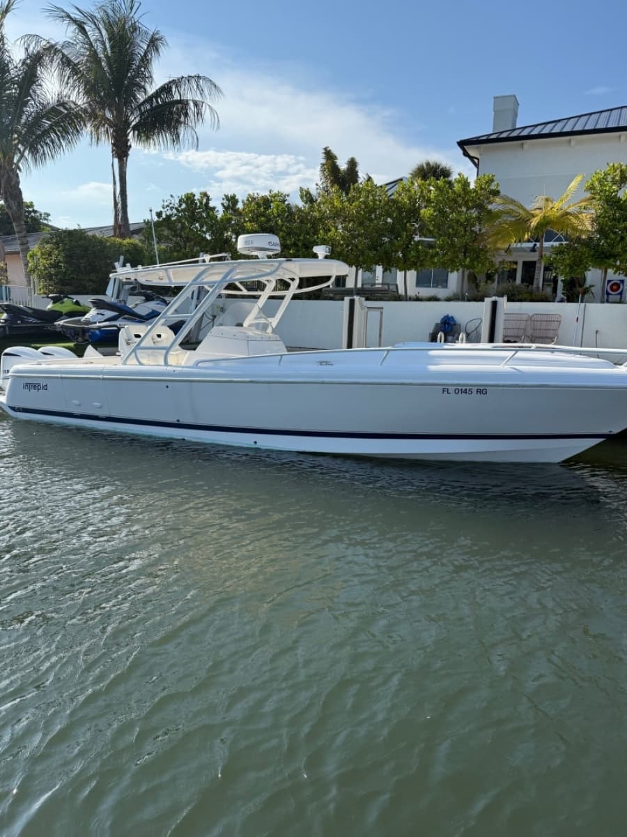 2017 Intrepid 327 Cuddy