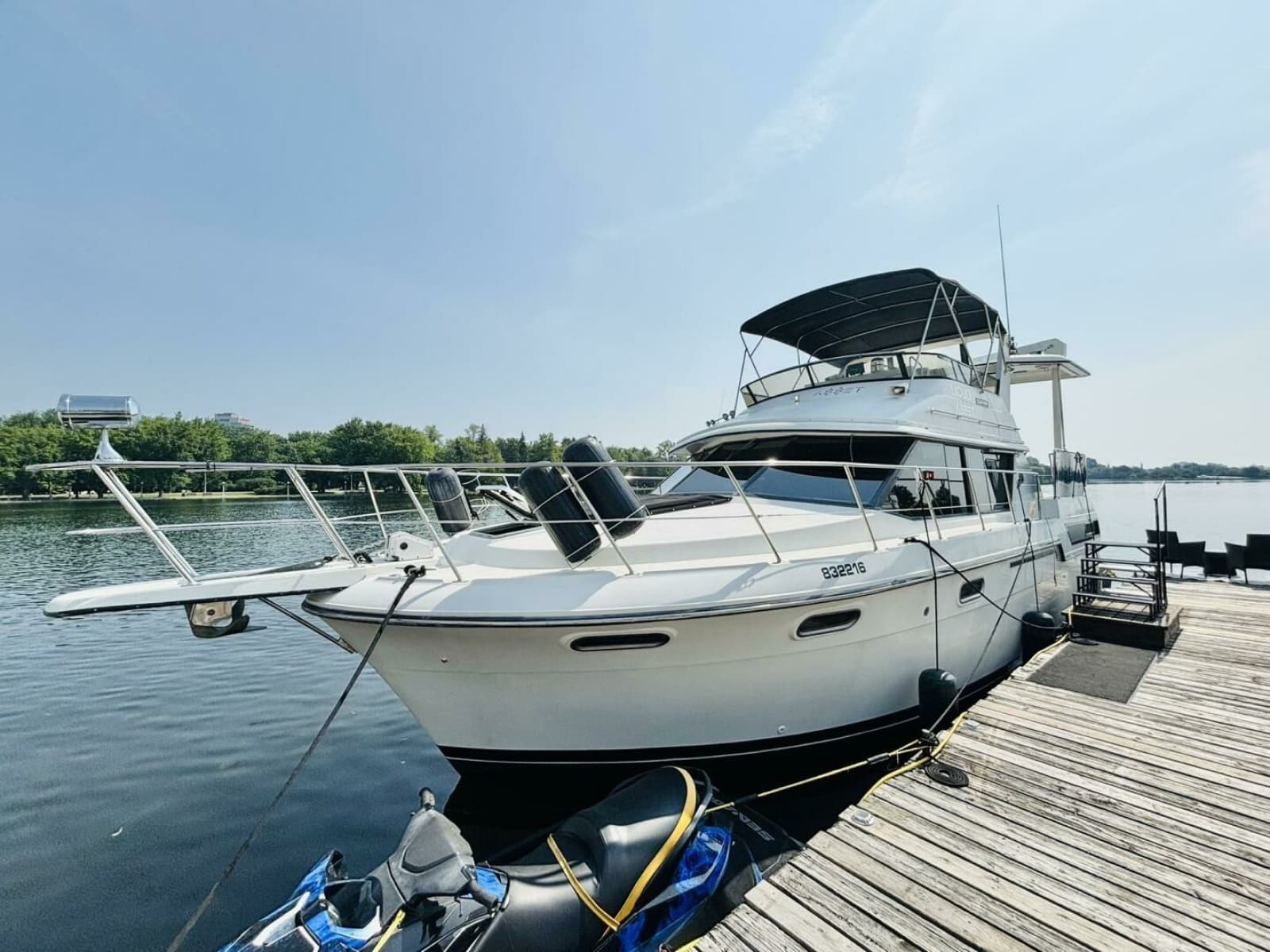 1988 Carver 3807 AFT CABIN